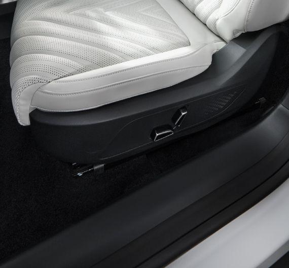 เบาะคนขับปรับไฟฟ้า 8 ทิศทางพร้อมปุ่มดันหลังปรับไฟฟ้า 4 ทิศทาง