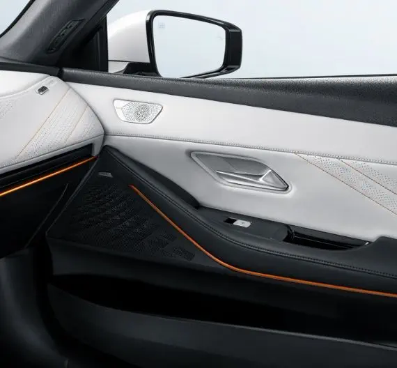 ภายในใช้วัสดุ soft-touch คุณภาพสูง