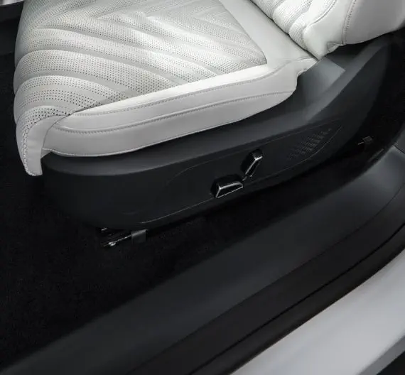 เบาะคนขับปรับไฟฟ้า 8 ทิศทางพร้อมปุ่มดันหลังปรับไฟฟ้า 4 ทิศทาง